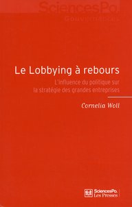 Rotes Cover des Buches "Le Lobbying à rebours", Untertitel über den Einfluss der Politik auf Unternehmensstrategien, Autor: Cornelia Woll, Verlag: SciencesPo Les Presses.