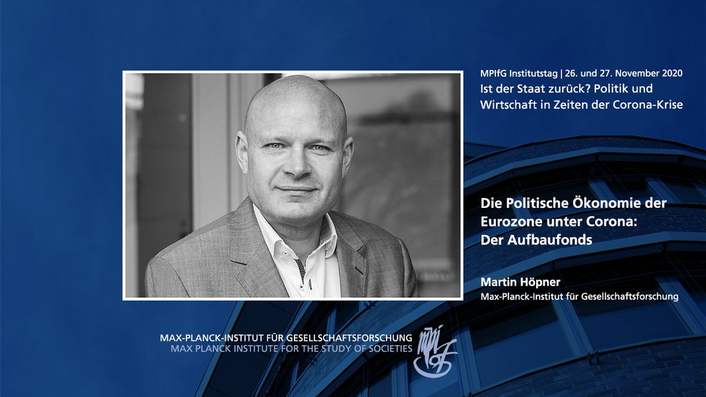 Ein Schwarz-Weiß-Bild eines Mannes im Blazer neben einem Text über eine Konferenz zur politischen Ökonomie in der Eurozone während der Pandemie mit dem Redner Martin Höpner vom Max-Planck-Institut für Gesellschaftsforschung.