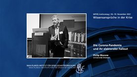 Ein Mann hält einen Vortrag auf einer Konferenz mit dem Titel „Wisdom Claims in Crisis” (Weisheitsansprüche in der Krise) zum Thema „Die Corona-Pandemie und ihre Auswirkungen auf die Wahlen”. Die Veranstaltung fand vom 18. bis 19. November 2021 statt und wurde vom Max-Planck-Institut für Gesellschaftsforschung organisiert.