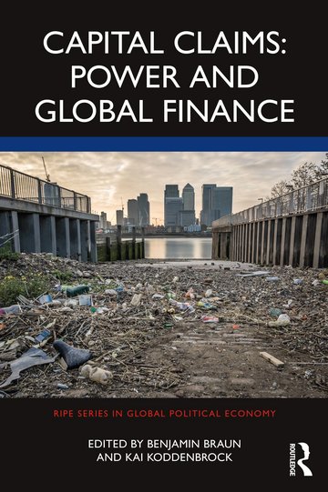 Das Buchcover zeigt "Capital Claims: Power and Global Finance" mit einem verschmutzten Ufer und Londoner Hochhäusern im Hintergrund.