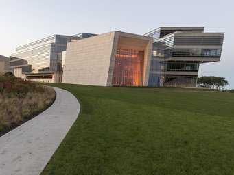Das Foto zeigt The Pat and Shirley W. Ryan Center for the Musical Arts.