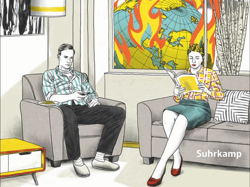 Two people are sitting on armchairs in a living room, one with a remote control, the other reading a book, while a burning world map can be seen in the background. A yellow table completes the scene. The motif shows the cover of the new MPIfG book by Jens Beckert: “Verkaufte Zukunft” (Sold Future).