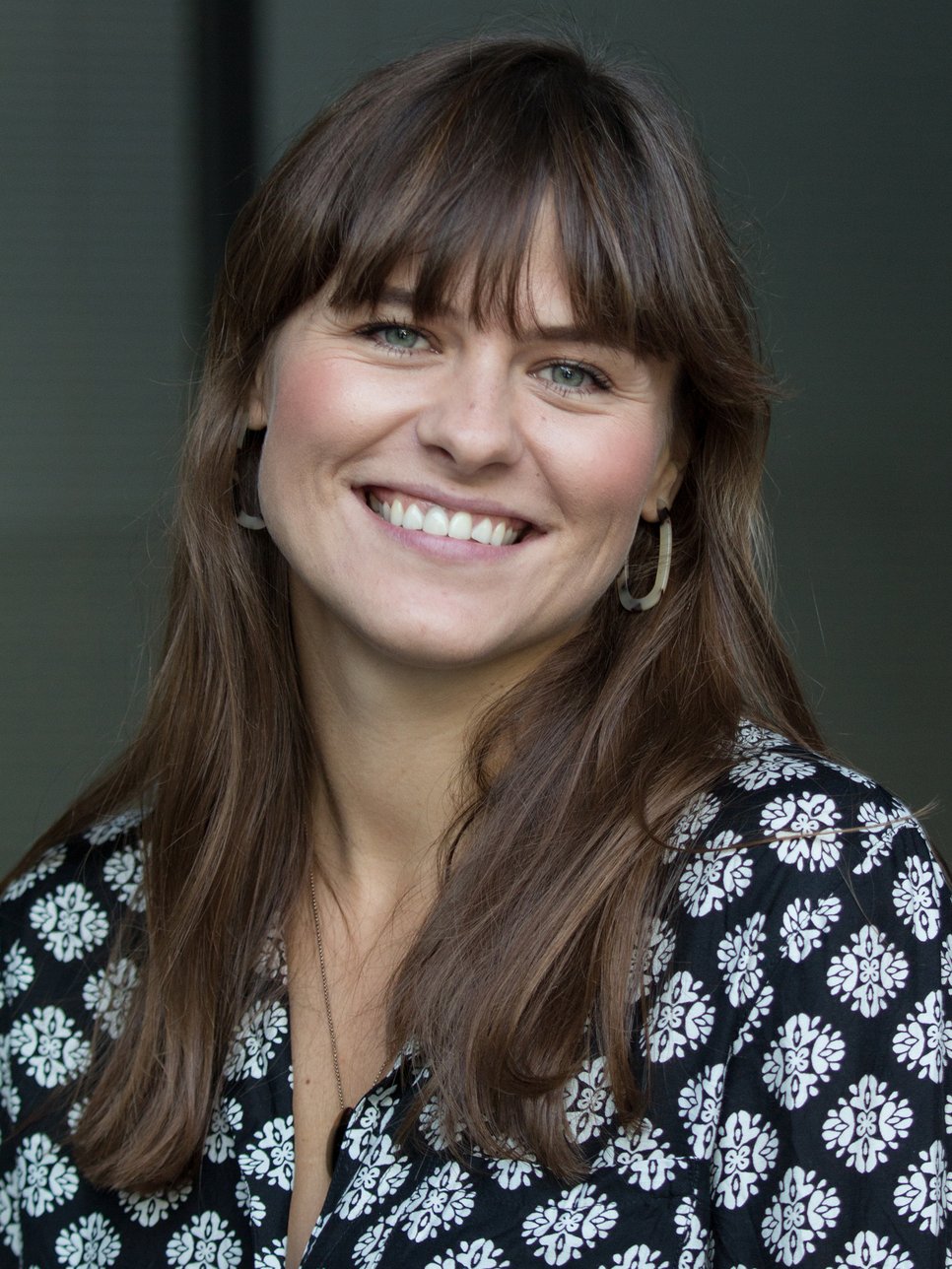 Das Foto zeigt Agnes Tarnowski, von 2018 bis 2024 Doktorandin an der International Max Planck Research School on the Social and Political Constitution of the Economy (IMPRS-SPCE).