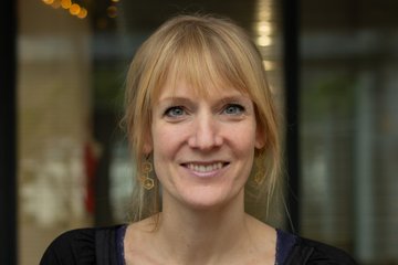 Das Foto zeigt Andrea Dauber, neue Koordinatorin der International Max Planck Research School on the Social and Political Constitution of the Economy.