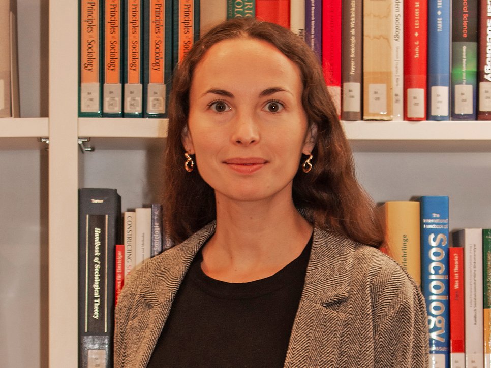 Portraitbild Hannah Pool