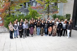 Gruppenbild der rund 35 Teilnehmerinnen und Vortragenden