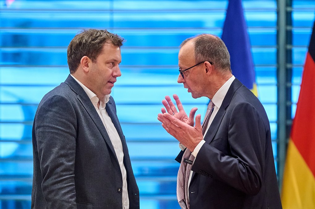 Klingbeil und Merz am diskutieren