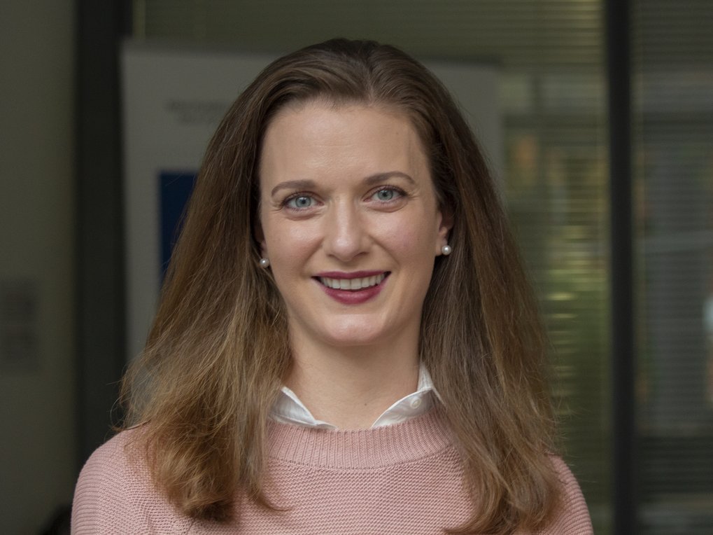 Portrait photo of Karen Lillie