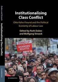 Buchumschlag zeigt Titel „Institutionalising Class Conflict“ und eine Menschenmenge bei einer Demonstration für Arbeiterrechte, darunter ein rotes Schild mit der Aufschrift „Stand Up for Workers' Rights!“.