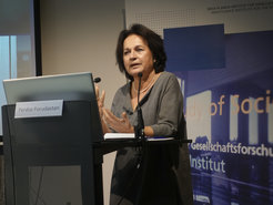 Ferdos Forudastan at the 2021 MPIfG Annual Colloquium