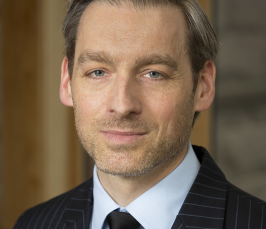 Portrait picture of Jacob Hacker